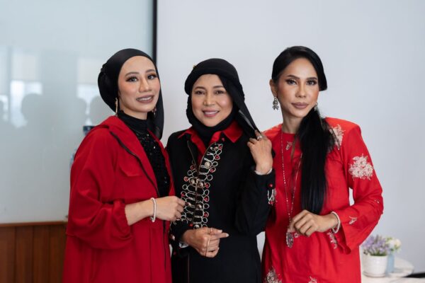 MalaysiaGazette – Trishya & Co bakal tawan kota Londo